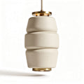 Hanglamp van keramiek in beige met een grootte van 15 x 15 x 30cm